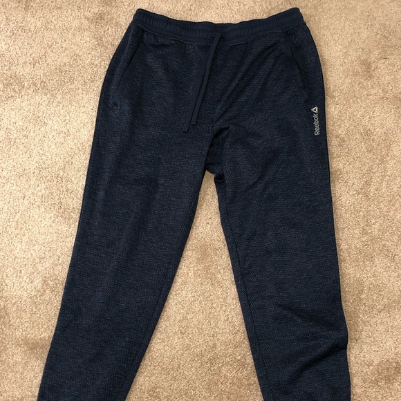 Reebok Speedwick Fleece Hoodie, Speedwick Sweatpants, & Shirt (size L) Bundle - Picture 10 of 16